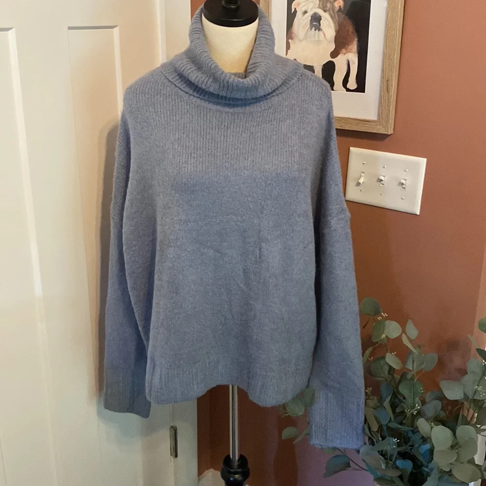 FABLE cowl neck chunky blue gray short waist M/L acrylic blend sweater